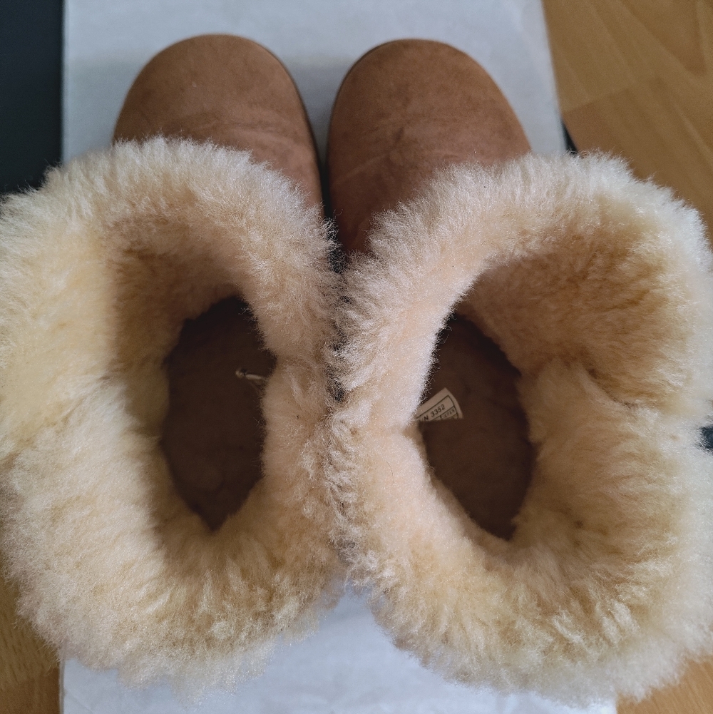 UGG Tan Short Shearling Winter Boots - 7 US/38 EU - Picture 7 of 11